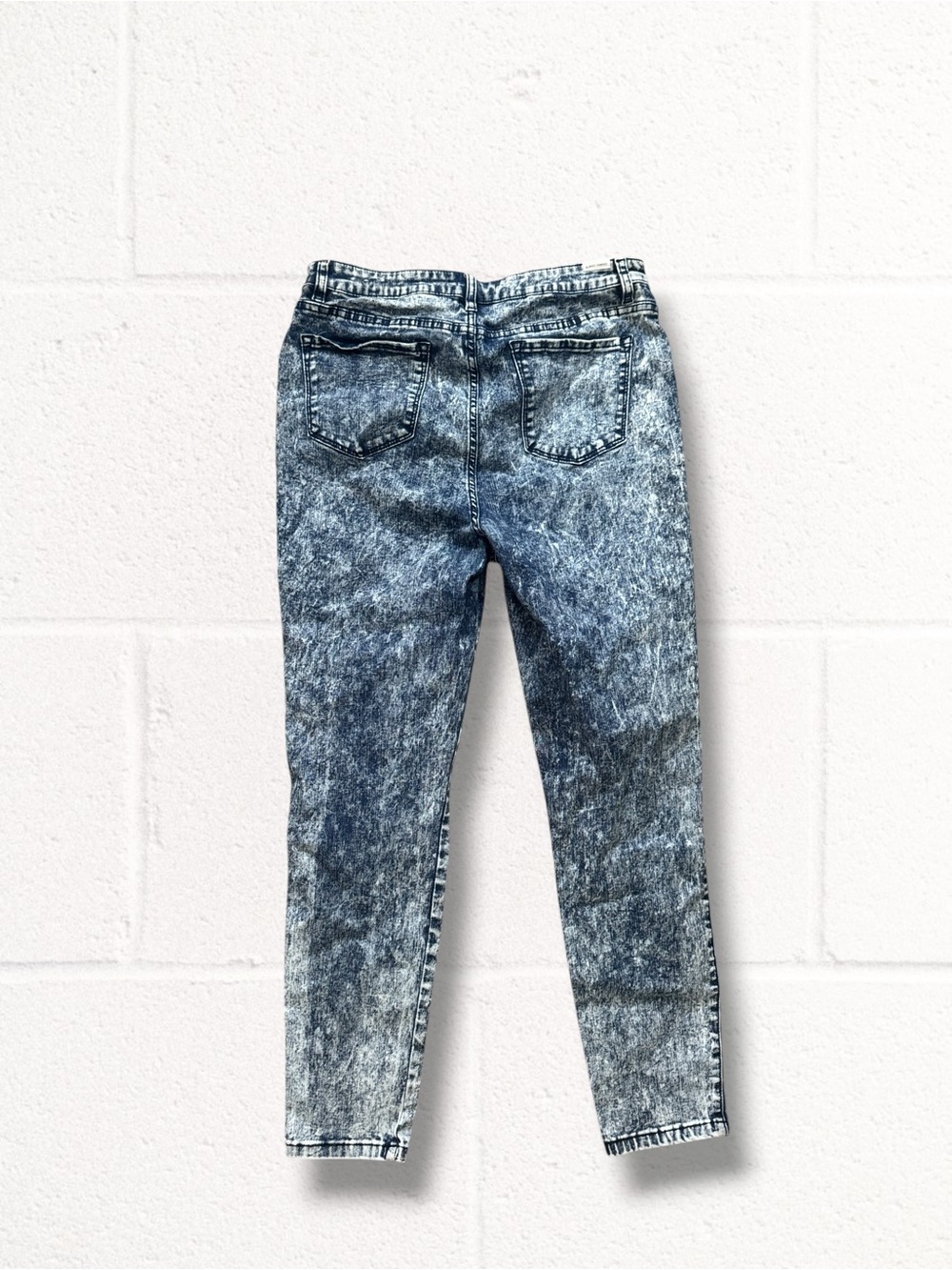 Almost Famous Acid-Wash Skinny Jeans, Large - Picture 5 of 7